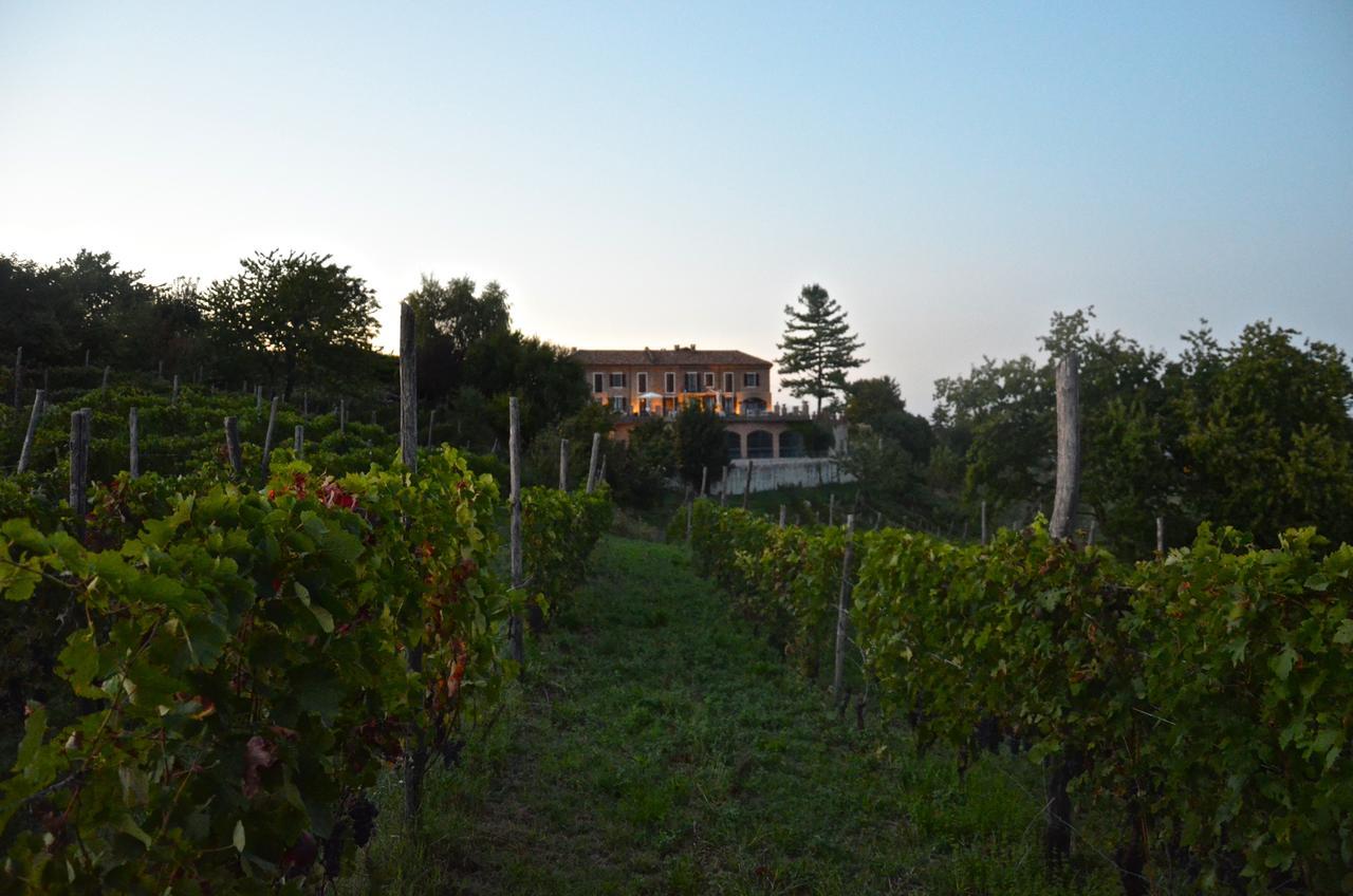 Bed and Breakfast Cascina San Michele Костильоле-д'Астри Экстерьер фото